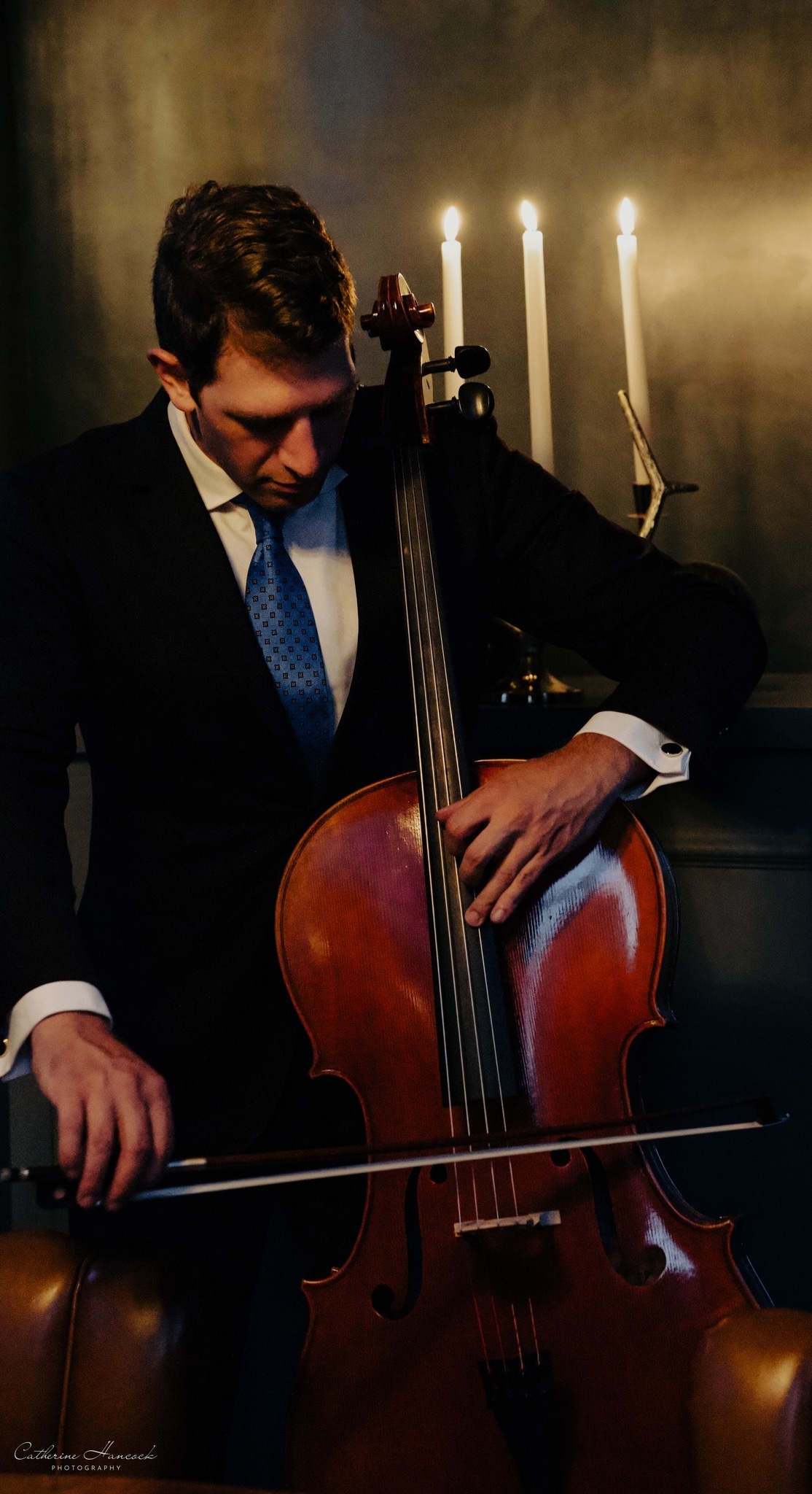 Daniel Lelchuk playing cello